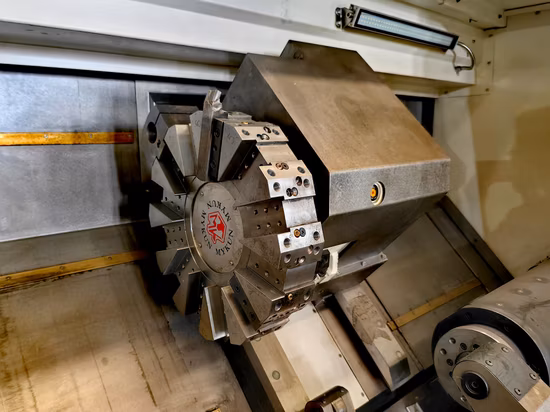 Schrägbett-8-Spannfutter-Metalldreh-CNC-Drehmaschine